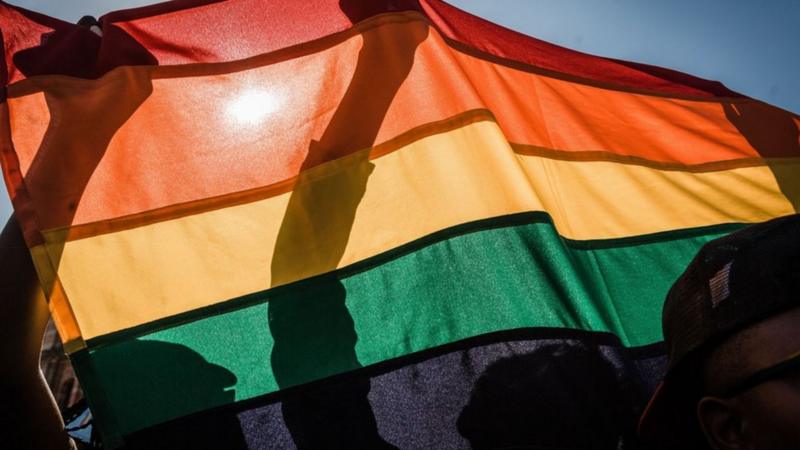 Ghana aprueba ley que condena con cárcel a quien se identifique como una persona LGBTQ+