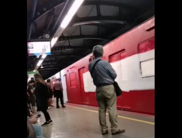 Grupo de 30 encapuchados vandaliza un tren de Metro en estación San Joaquín