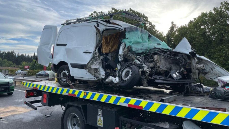 Tres muertos deja el choque entre un furgón y una camioneta contra el tránsito en Curicó