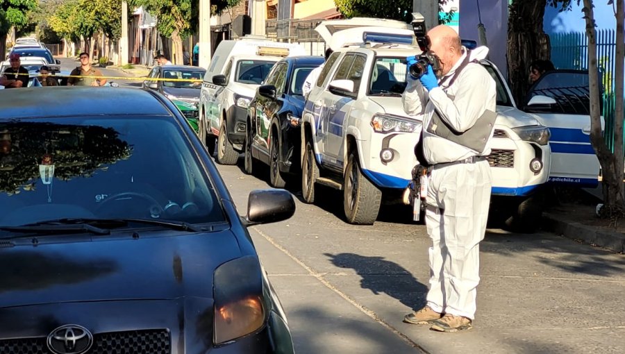 Nuevo homicidio en la región de Valparaíso: Encuentran cadáver al interior de un automóvil en plena vía pública en Quillota