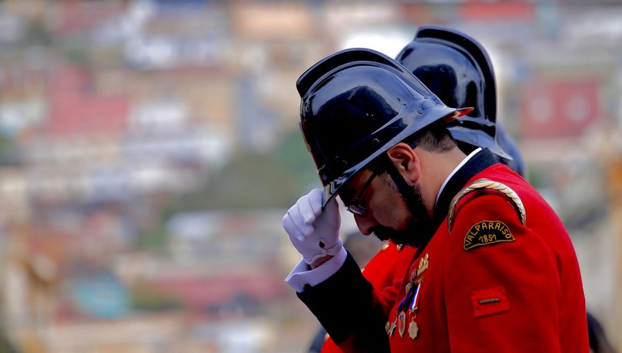 Escándalo en Bomberos: Autoridades de Valparaíso deciden "congelar relaciones" con sus pares de Viña tras recibir nota "ofensiva"