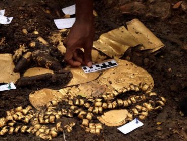 Descubren en Panamá una tumba repleta de oro y evidencias de sacrificios humanos
