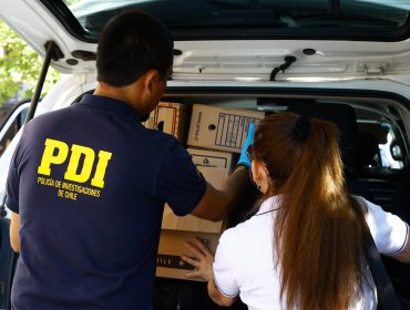 PDI incauta drogas, armas, y ropa que simulaba uniformes de Carabineros en un departamento de San Antonio