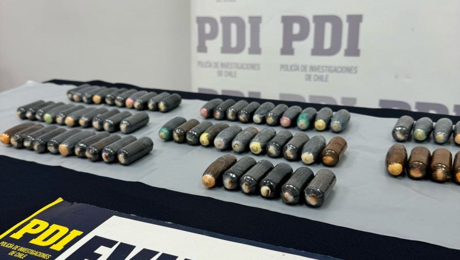 Detienen a boliviano por trasladar 106 ovoides de cocaína en el estómago: voló con droga desde Iquique a Santiago