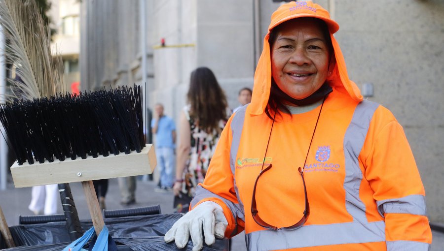 Estudio revela que un 54% de la población en Chile percibe que las mujeres tienen menos oportunidades laborales