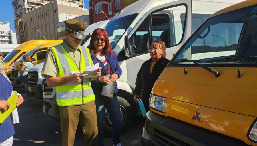 Realizan masiva fiscalización a buses del transporte escolar en el Parque Italia de Valparaíso