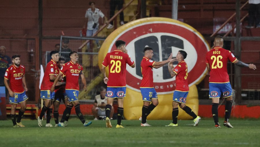 Unión Española gana el "clásico de colonias" al derrotar por tres goles a cero a Audax Italiano