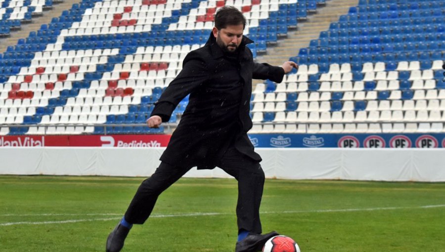 Presidente Boric reveló el nombre de su candidato favorito para ser nuevo entrenador de U. Católica