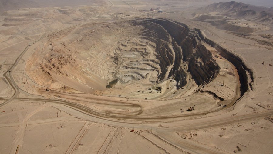 Dos gerentes de la división Radomiro Tomic de Codelco dejan sus cargos tras muerte de operadora