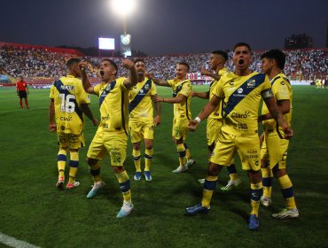 Everton profundiza la crisis de U. Católica y la golea por la cuarta fecha del Campeonato