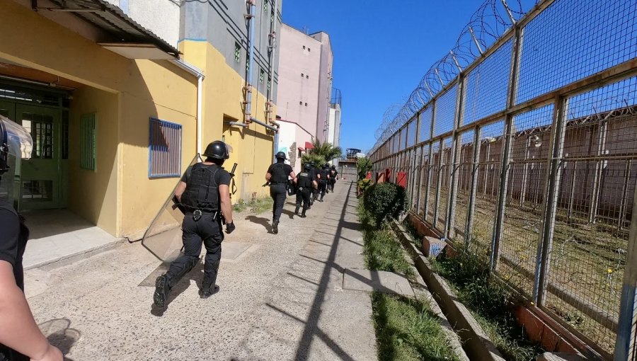 Violenta riña entre internos de la cárcel de Quillota deja un muerto por herida con arma blanca: hay otros 3 heridos, 2 de ellos graves