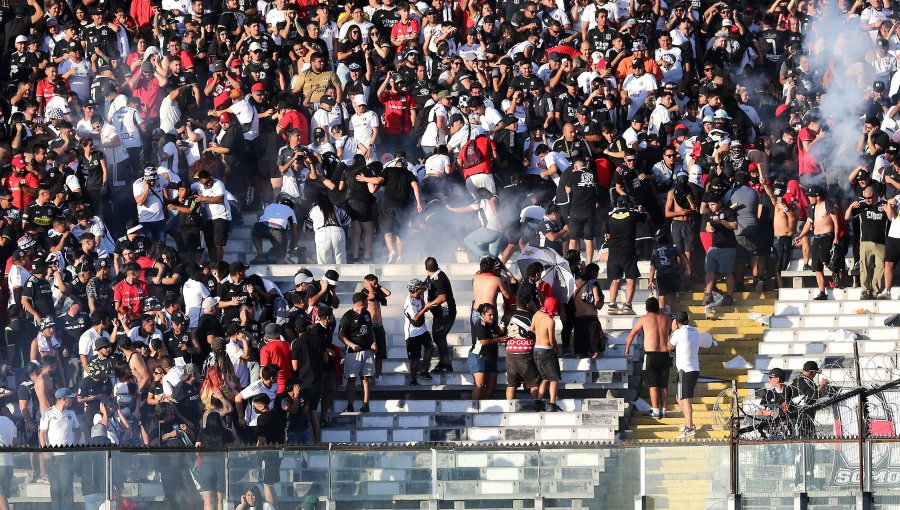 Informe arbitral del Superclásico consigna fuegos artificiales y podría acarrear sanción a Colo Colo