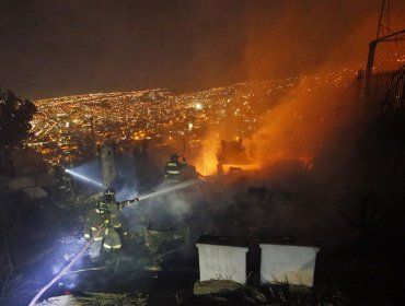 Jefe de la Defensa Nacional confirma "seguidilla de desgraciados incendios" en Valparaíso: hubo cuatro focos en cuatro horas