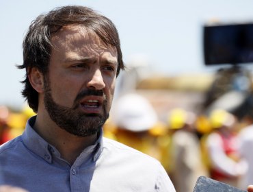 Alcalde Sharp tras incendios en Valparaíso: "La reconstrucción partió a las 7:00 de la mañana"