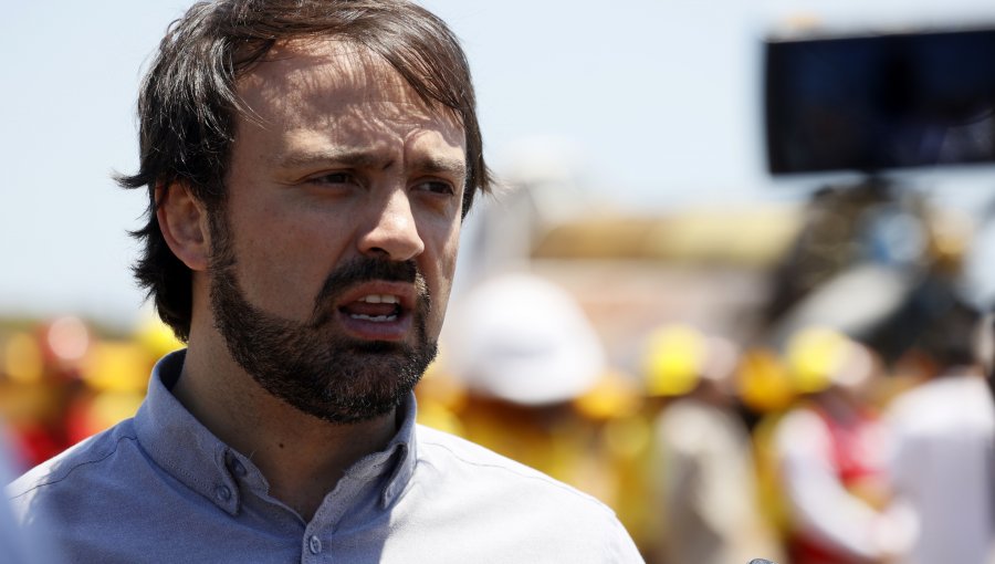 Alcalde Sharp tras incendios en Valparaíso: "La reconstrucción partió a las 7:00 de la mañana"