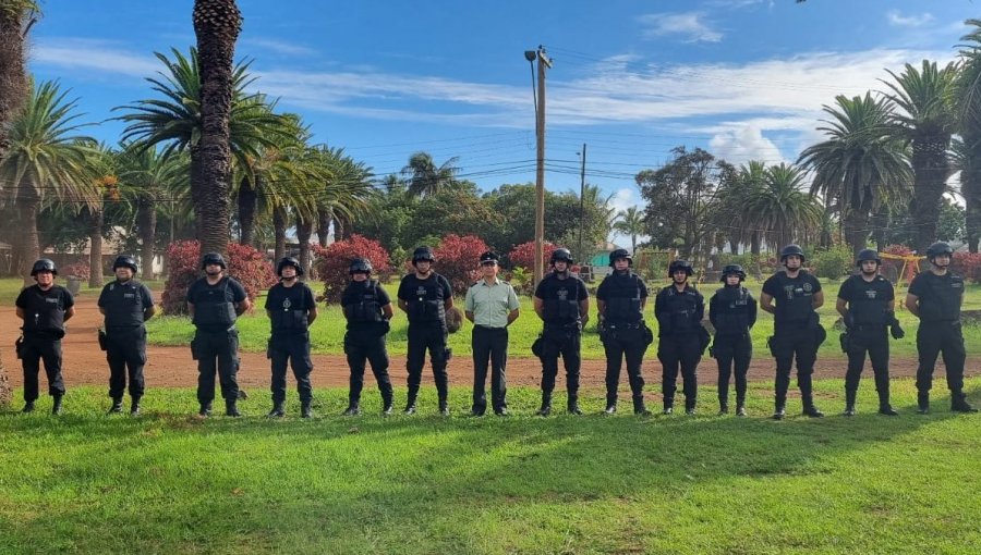 Gendarmes de Valparaíso llegaron hasta Rapa Nui para robustecer la seguridad durante juicio por quema de tribunal