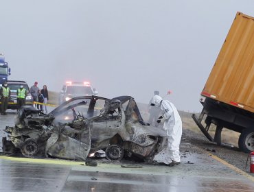 Un muerto y dos personas en estado grave deja el volcamiento de un auto en Arica