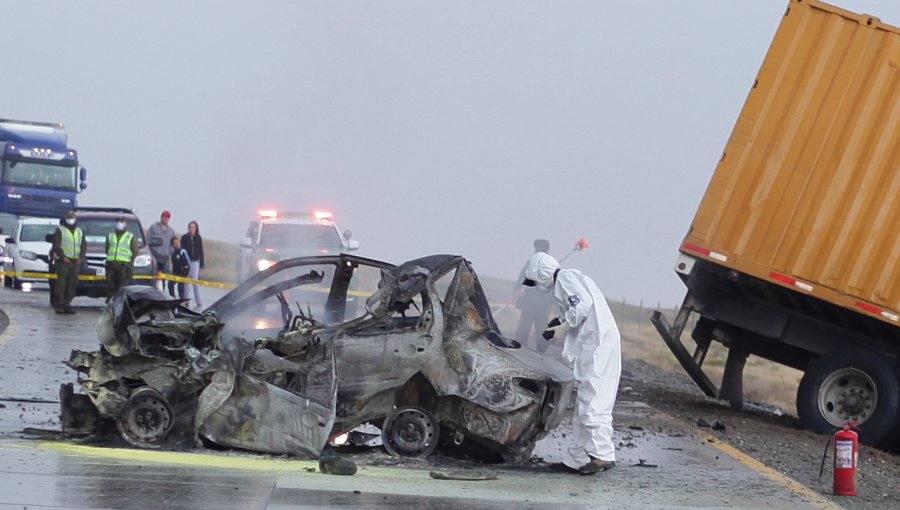 Un muerto y dos personas en estado grave deja el volcamiento de un auto en Arica