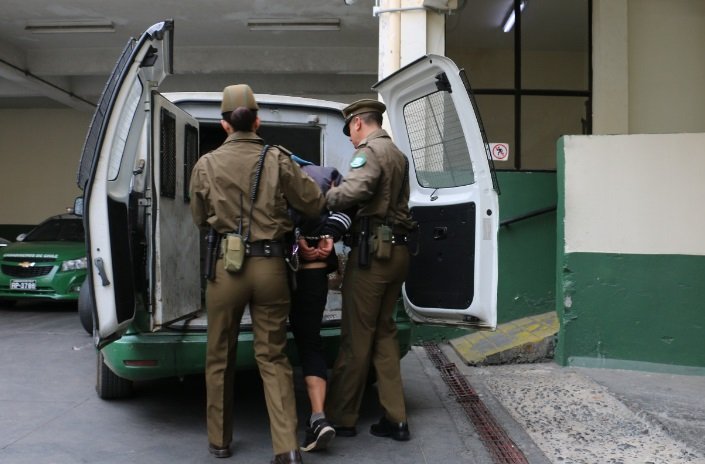 Cuatro sujetos con antecedentes policiales fueron detenidos tras robo frustrado a caja de compensación en La Calera