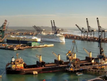 Transferencia de cargas aumentó 10% en el puerto de San Antonio y cayó 3% en Valparaíso durante los primeros dos meses del 2024