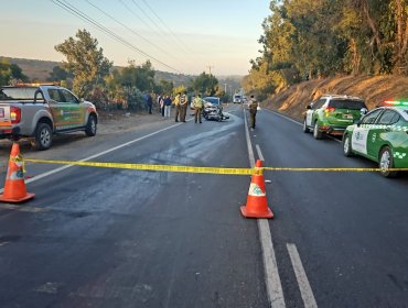Motociclista pierde la vida en fatal accidente en Quintero: Tránsito se encuentra interrumpido