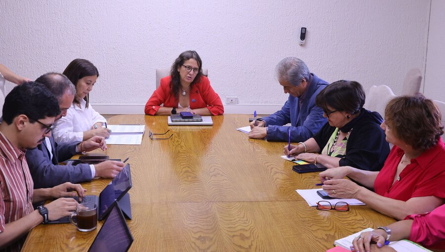 Colegio de Profesores exige la creación de una nueva ley que termine con la “impunidad” de agresores de docentes