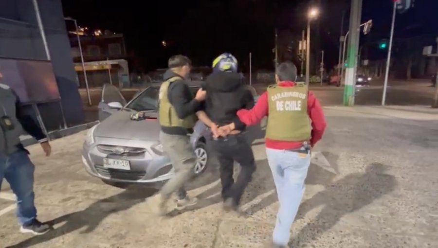 Hallazgo de motocicleta con encargo por robo deja dos detenidos en el centro de Valparaíso