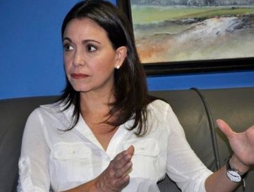 Detienen a dos miembros del equipo de la opositora venezolana María Corina Machado