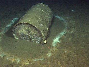 El peligro de los miles de barriles con desechos tóxicos y radiactivos que llevan décadas bajo el mar frente a las costas de California