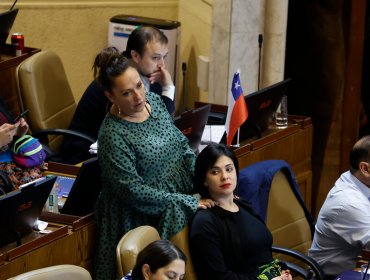 Comisión de Ética sanciona con una multa del 15% de su dieta a diputadas Cariola y Santibáñez por agresión verbal a diputada Jiles