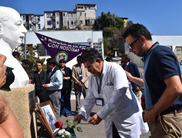 Rinden homenaje a pacientes fallecidos por Covid-19 en Hospital Van Buren de Valparaíso