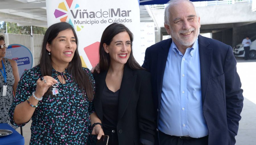 Alcaldesa Macarena Ripamonti valoró entrega de 152 departamentos a familias viñamarinas en Reñaca Alto