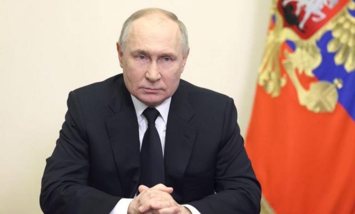 Putin admite que ataque de Moscú fue cometido por "radicales islamistas", pero sugiere vínculo con Ucrania