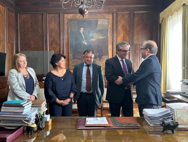 Hacienda y la DC firman protocolo de acuerdo para aumentar impuestos a quienes reciban ingresos desde los $ 4,5 millones al mes