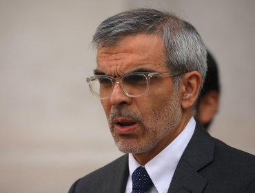 "Yo ya dije lo que dije": Ministro de Justicia matiza sus dichos sobre permanencia de general director de Carabineros