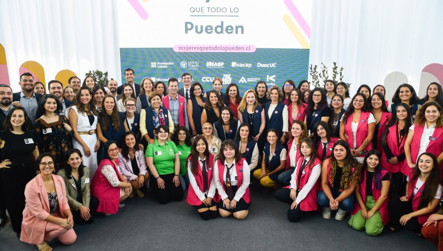 Lanzan campaña para impulsar que más mujeres en Chile estudien carreras ligadas a las ciencias, tecnologías, ingenierías y matemáticas