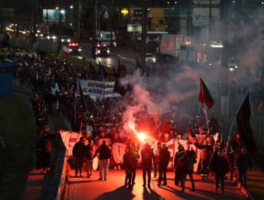 Trabajadores de siderúrgica Huachipato continúan las manifestaciones por su cierre indefinido