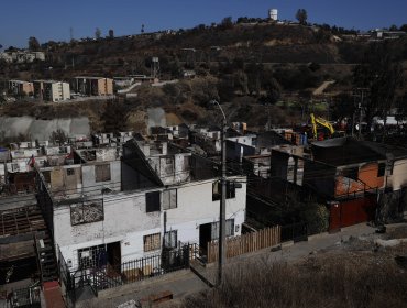 Corte dicta orden de no innovar y suspende demolición de viviendas afectadas por incendio en El Olivar de Viña del Mar