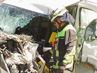 Una persona perdió la vida en accidente entre un furgón y un camión en la ruta 68 en dirección a Santiago