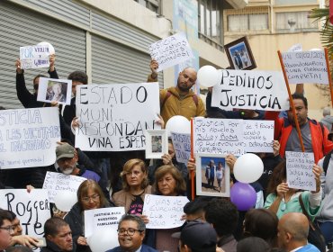 Familias de 17 fallecidos en el megaincendio de Viña del Mar presentan nueva querella: "Sus muertes no pueden quedar impunes"