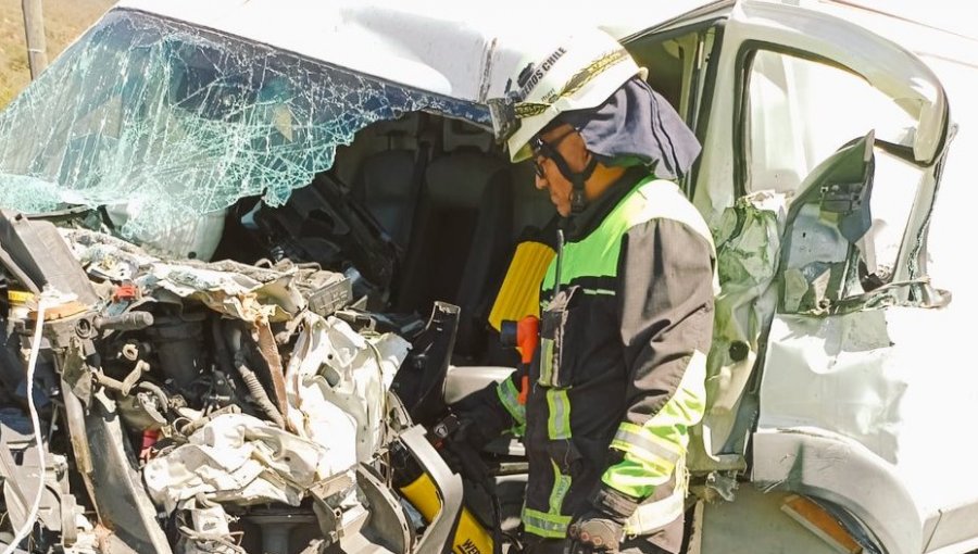 Una persona perdió la vida en accidente entre un furgón y un camión en la ruta 68 en dirección a Santiago
