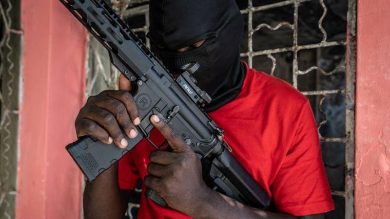 Cómo las armas traficadas desde Estados Unidos están alimentando la violencia en Haití