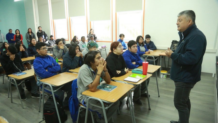 Alumnos de tercero y cuarto medio cuentan con preuniversitario gratuito en Limache