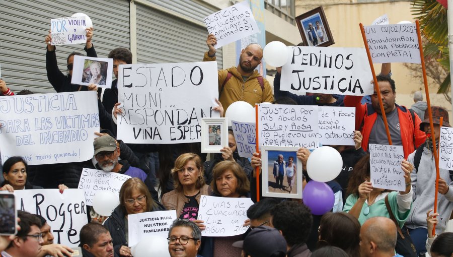 Familias de 17 fallecidos en el megaincendio de Viña del Mar presentan nueva querella: "Sus muertes no pueden quedar impunes"