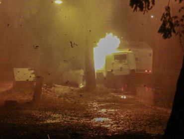 Nueva jornada del Día del Combatiente deja un herido a bala y un auto quemado en Santiago