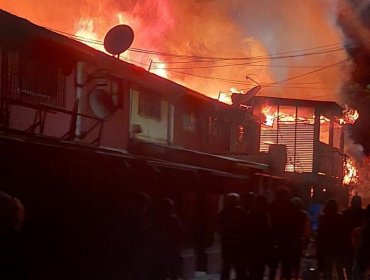 Matrimonio murió en incendio que destruyó tres inmuebles en Renca