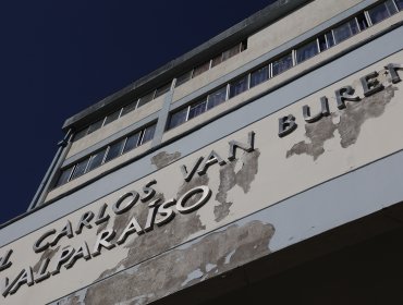 Mujer pierde la vida tras caer desde quinto piso del Hospital Carlos Van Buren