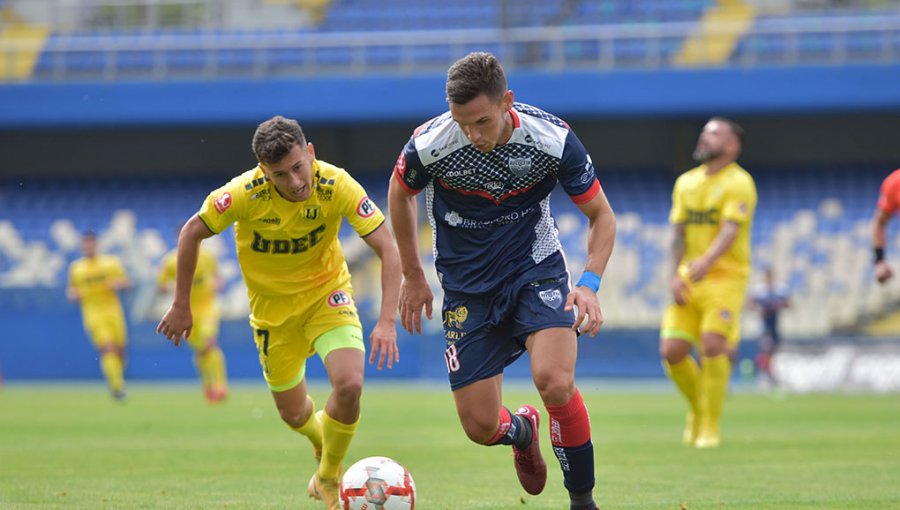 Primera B: Deportes Recoleta gana de visita y sube al primer lugar de la tabla