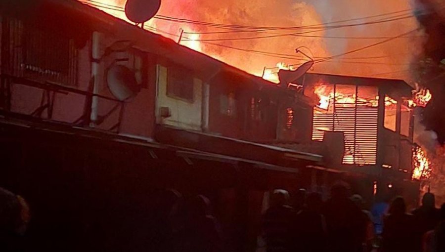 Matrimonio murió en incendio que destruyó tres inmuebles en Renca