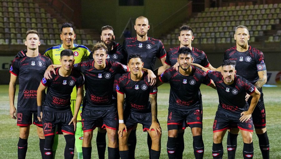 Rival con el que debutará U. La Calera en Copa Sudamericana despidió a su director técnico